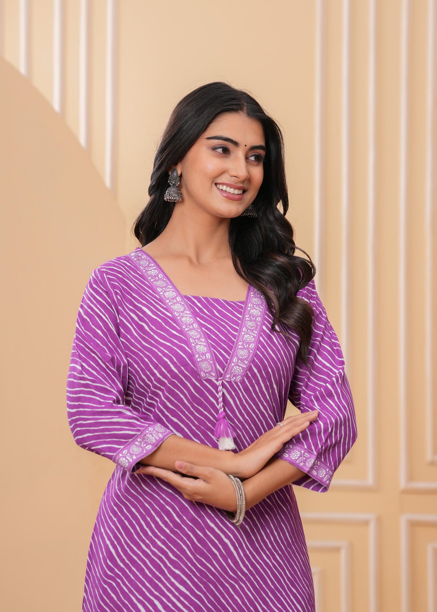 Veshviti Women Purple Leheriya Print Straight Kurta Set with Pants | V-Neck Ethnic Wear