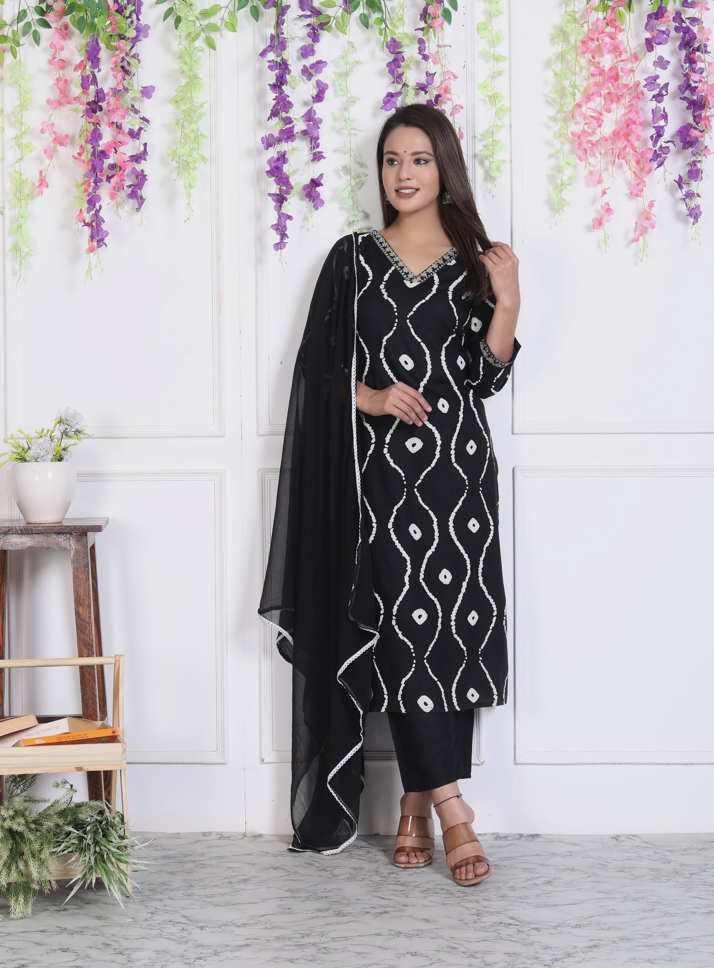 Black Lehriya Printed Women Embroidered V neck Staright Kurta Pant and Dupatta Set