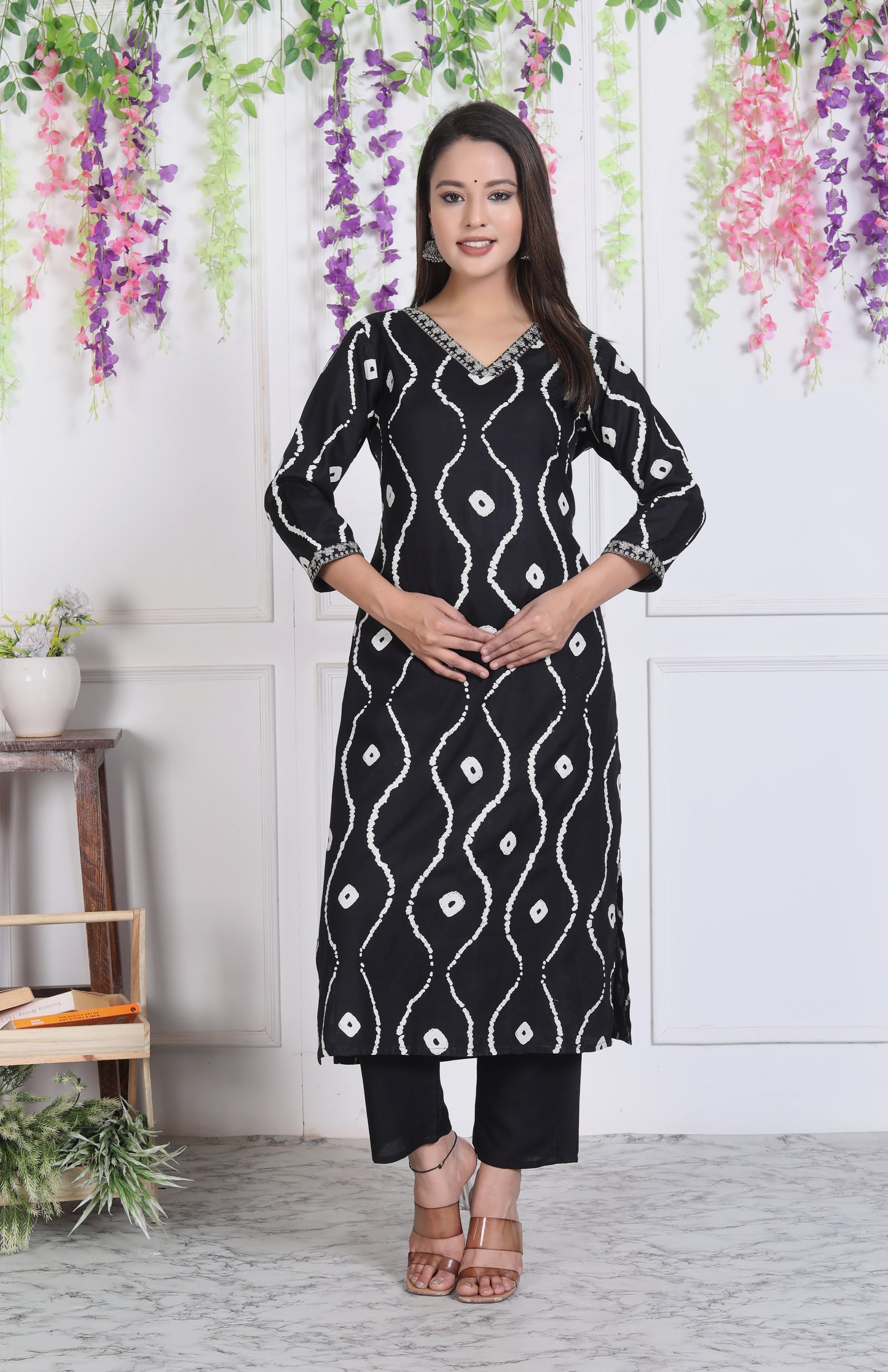 Black Lehriya Printed Women Embroidered V neck Staright Kurta Pant and Dupatta Set
