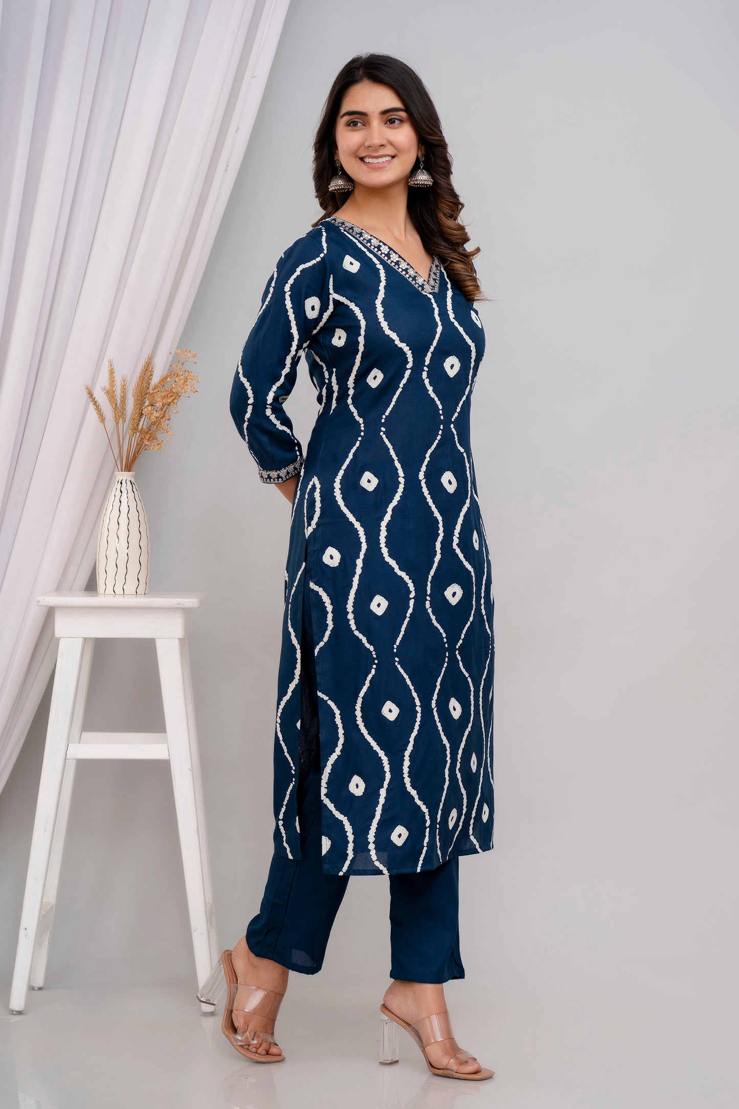 Teal Lehriya Printed Women Embroidered V neck Staright Kurta Set