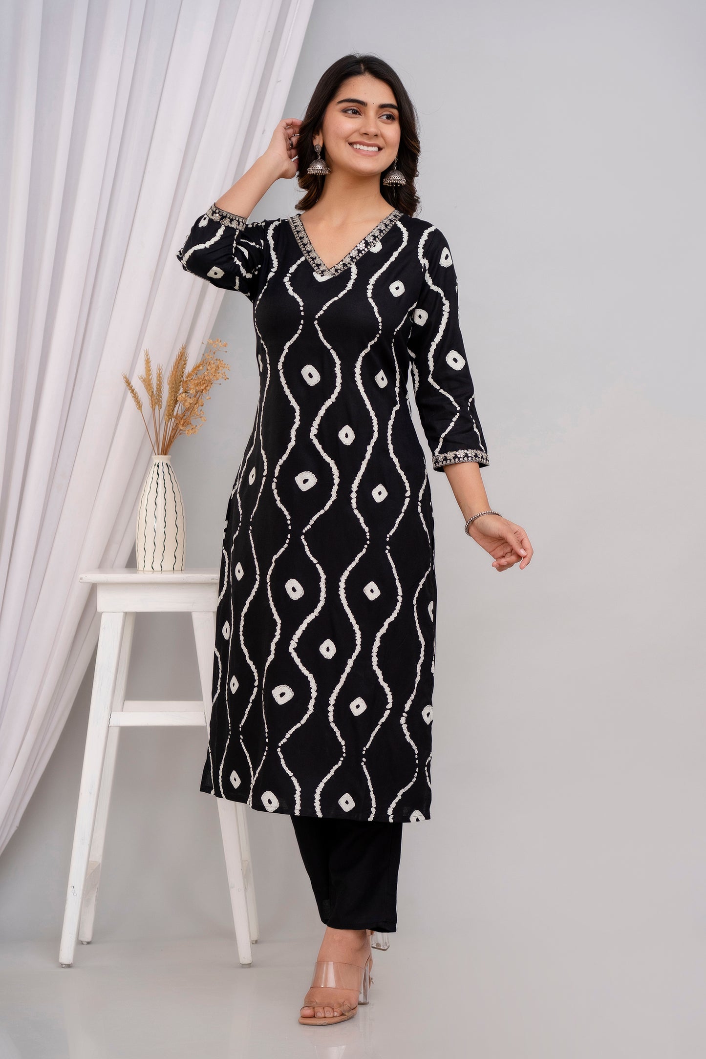 Black Lehriya Printed Women Embroidered V neck Staright Kurta Set