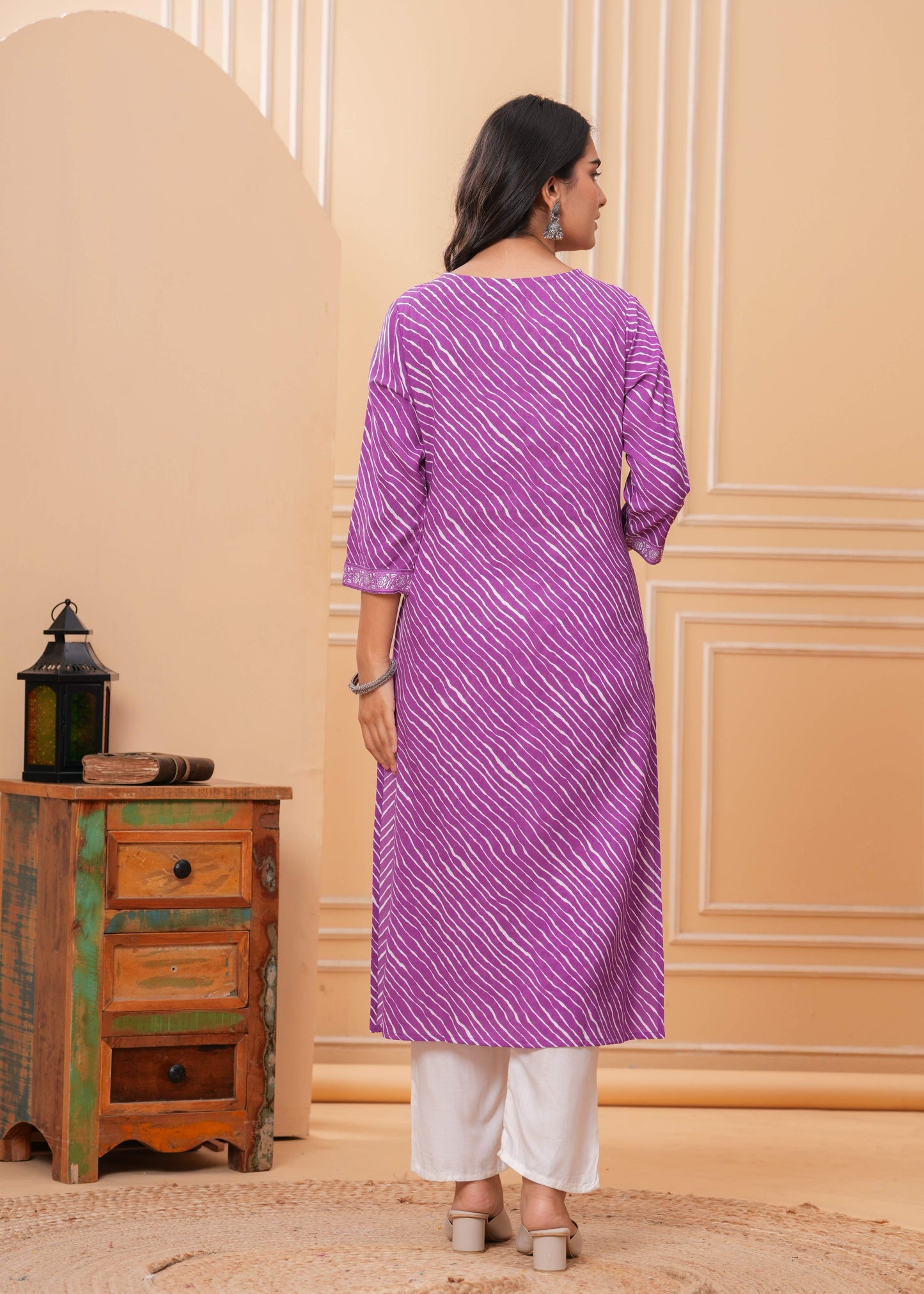 Women Purple Cotton Leheriya Print Straight Kurta with V-Neck & 3/4 Sleeves Casual Daily Wear