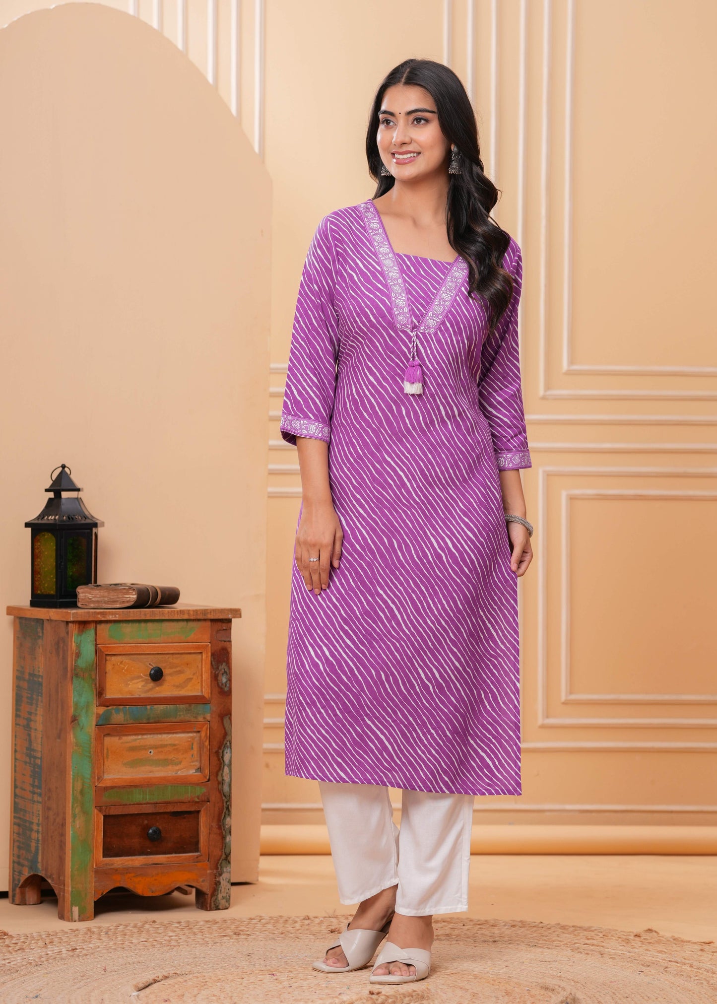 Women Purple Cotton Leheriya Print Straight Kurta with V-Neck & 3/4 Sleeves Casual Daily Wear