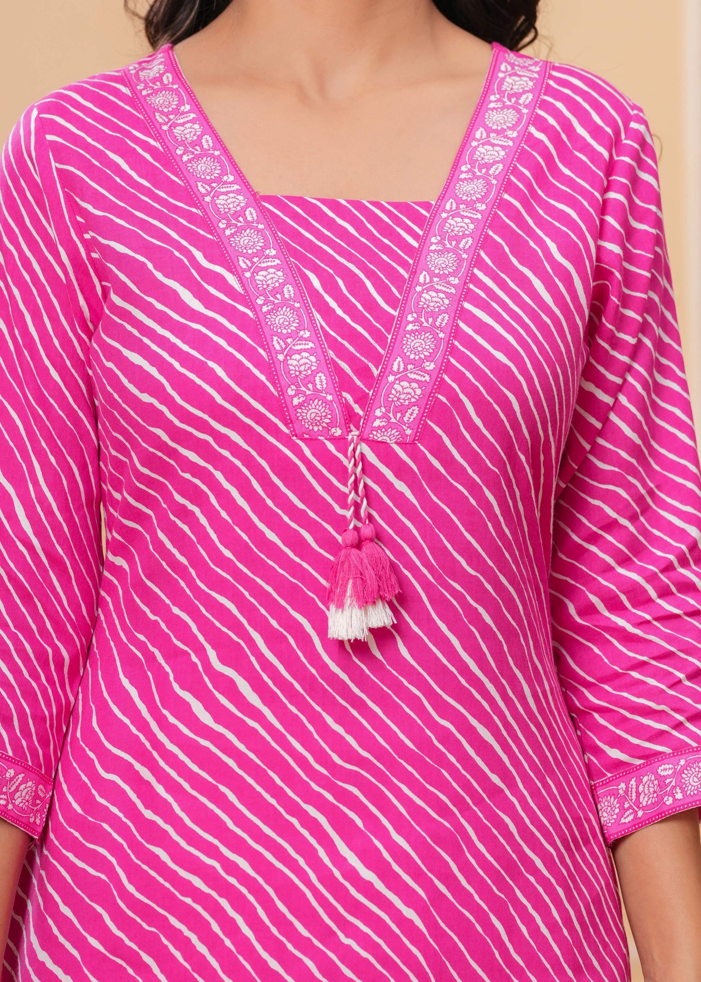Women Pink Cotton Leheriya Print Straight Kurta with V-Neck & 3/4 Sleeves Casual Daily Wear