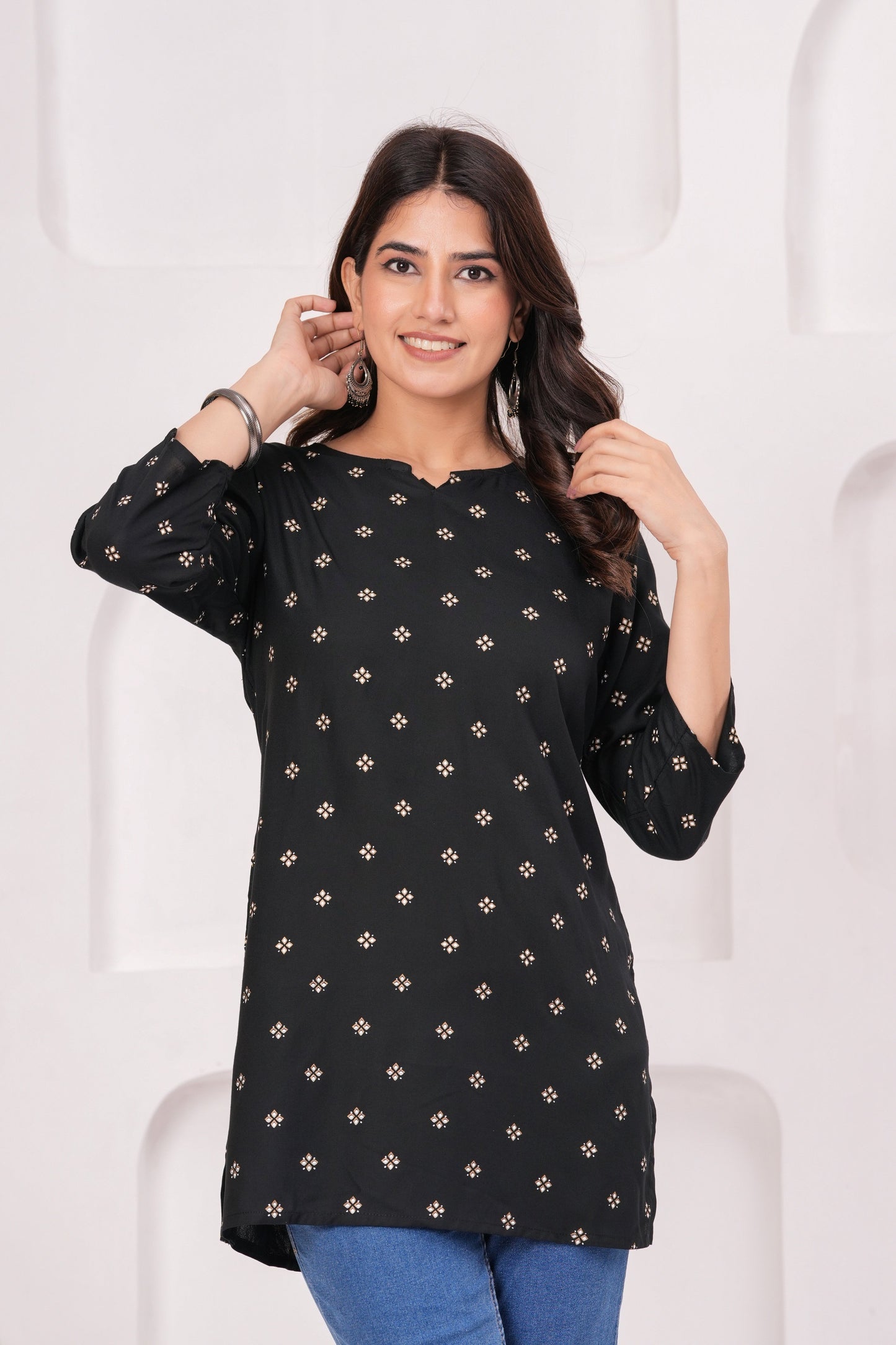 Veshviti Women Black Printed Straight Kurti Top | Round Neck Casual Ethnic Wear