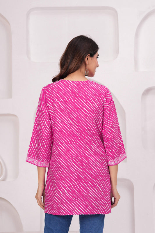 Veshviti Women Peach Leheriya Print Straight Kurti Top | Round Neck Casual Ethnic Wear