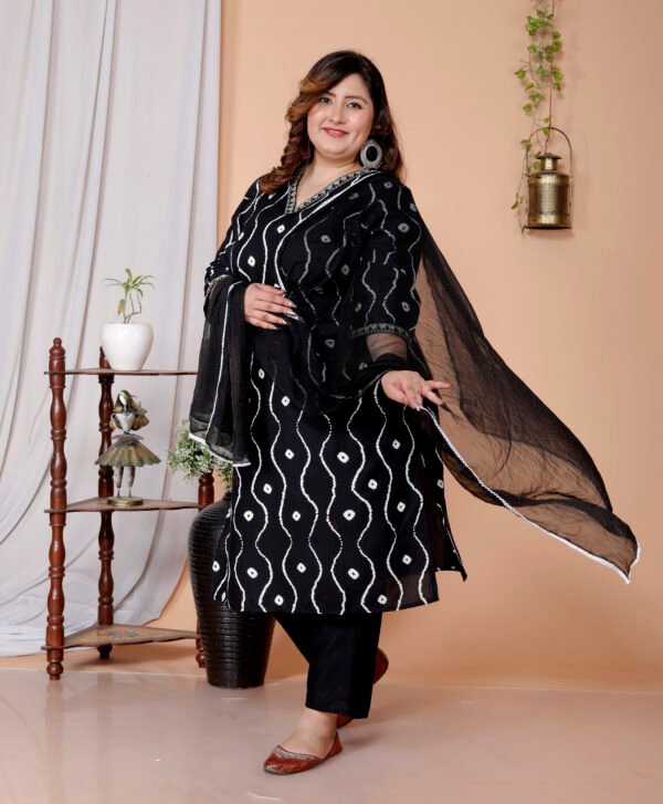 Elegant Allure Plus Size Set - Image 3