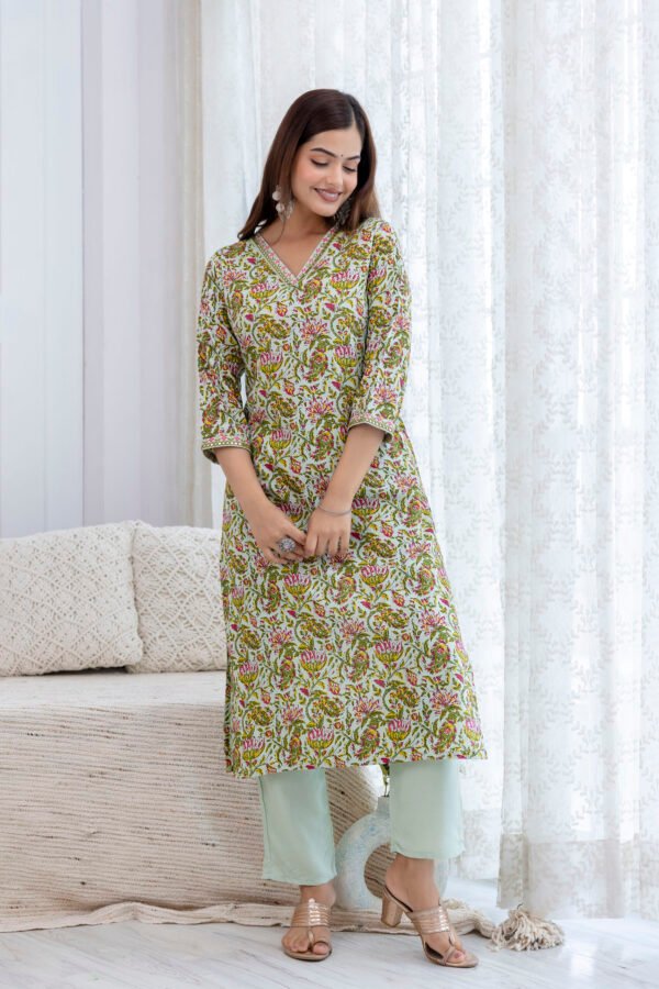 Graceful Bloom Kurta Set - Image 3